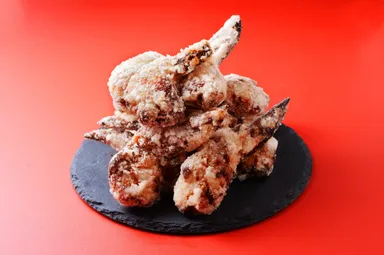 熟成和風トロ手羽　230円(秘伝のタレをベースに一度火を入れ、1日熟成した手羽先を唐揚げにしました。)