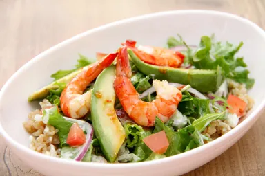 エビとアボカドのサラダごはん