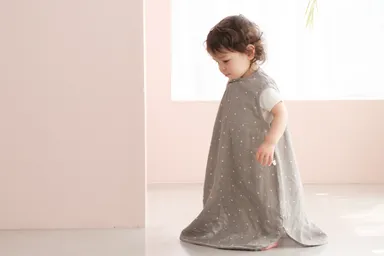 足元がゆとりのある開閉するデザインで起床時も自由に動ける