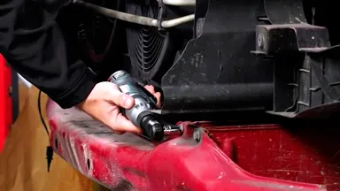 使用シーン(自動車整備(3))