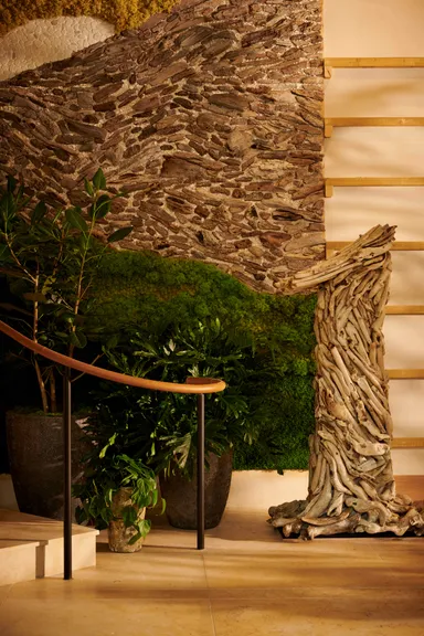 1 Hotel Seattle - ロビー Arch Patio (C)Mikkel Vang