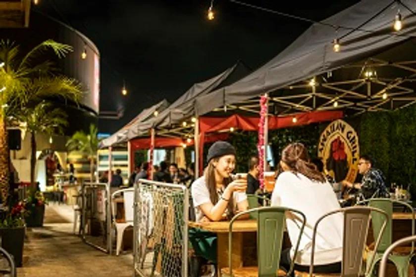 ハワイアンな気分が楽しい南会場