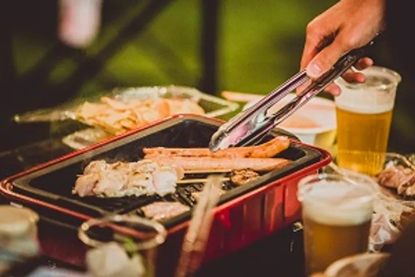 都会の真ん中でキャンプ料理が楽しめます