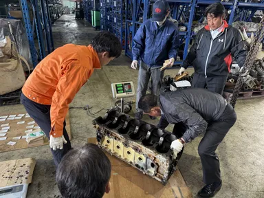 重量・素材調査の様子(2)