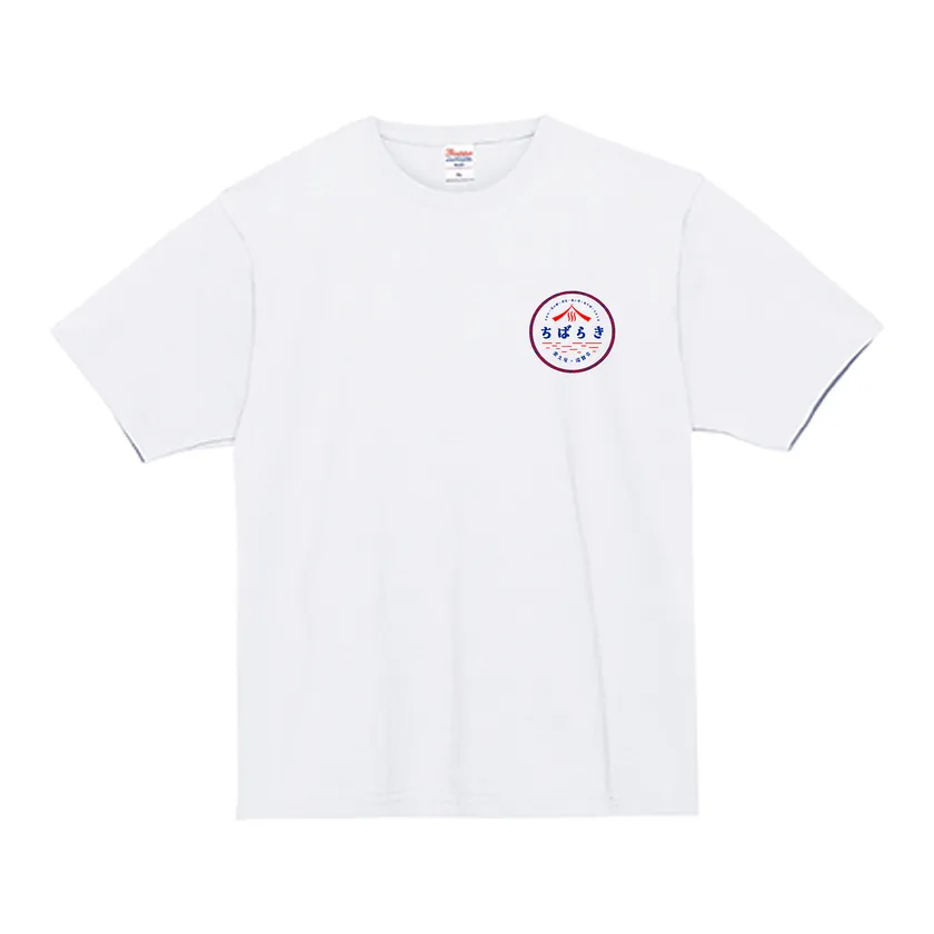 B. オリジナルロゴ入りTシャツ
