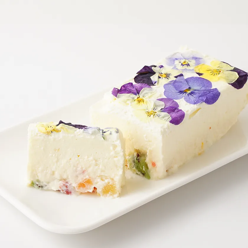 下の層はドライフルーツが入っています