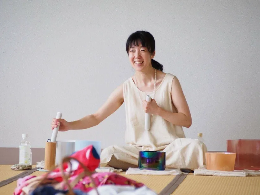 クリスタルボウル奏者:目黒麗さん