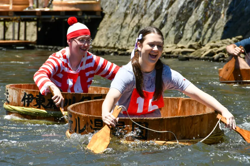 タライ乗り競走1