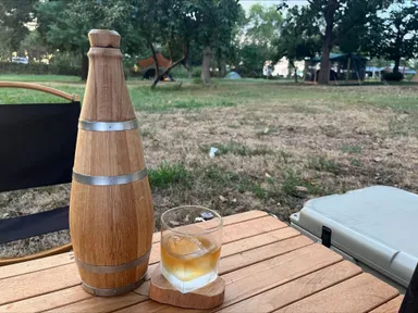 持ち運びに適した樽ボトルはキャンプにも◎