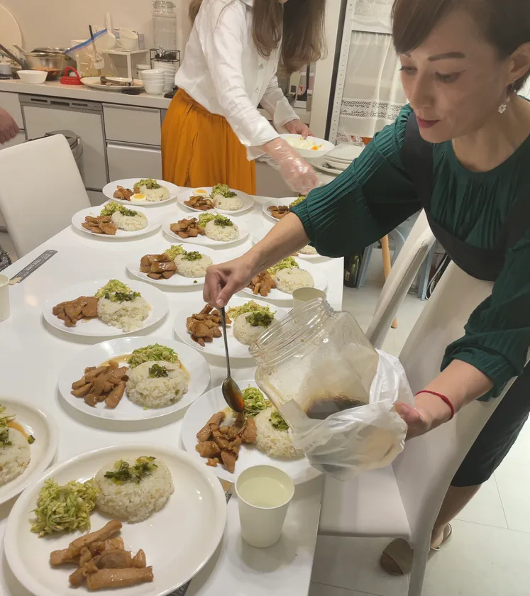 浅見摩紀みずから調理を手がける