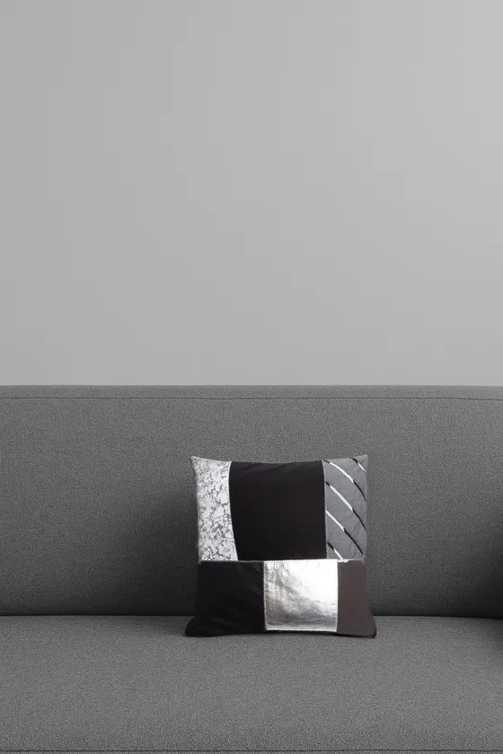 キモノ袖をクッションカバーとして使用した例