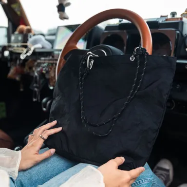 販売商品(RecycleAirBagトートバッグ)