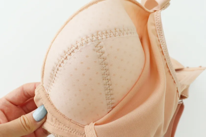 カップが軽く、穴あきカップで暑い日も快適