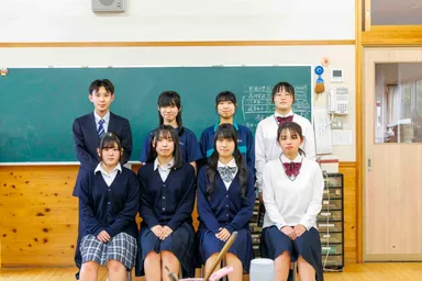 伊那西高校書道クラブの生徒さん達