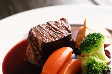 国産牛バラ赤ワイン煮込み