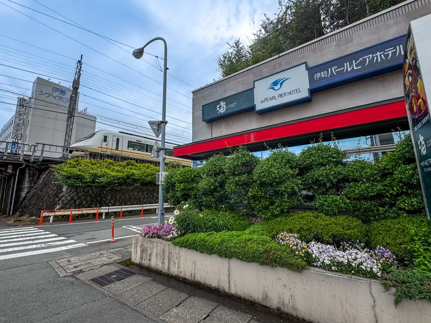 外観(線路近く)