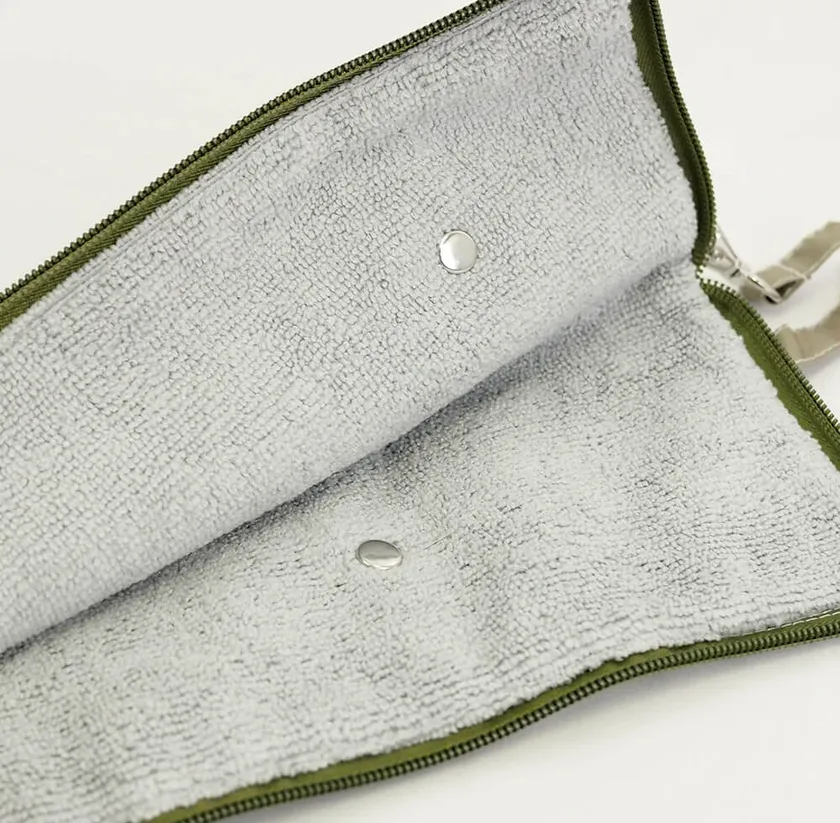 吸水タオルとしても使用可能な内側素材