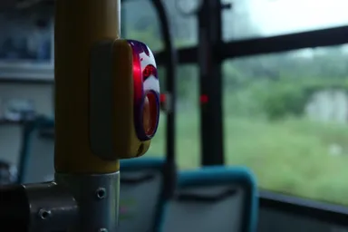 ローカルバスの車内も撮影スポットに