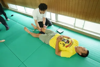 膝の痛みもその場で軽減