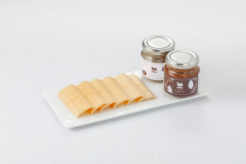 2種のクリームと最中の皮