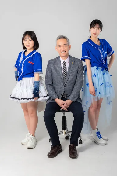 遺言アイドルと佐山先生(全身)