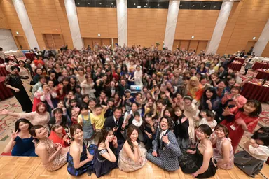 修了パーティ参加者集合写真