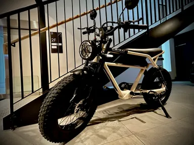 サンドベージュ