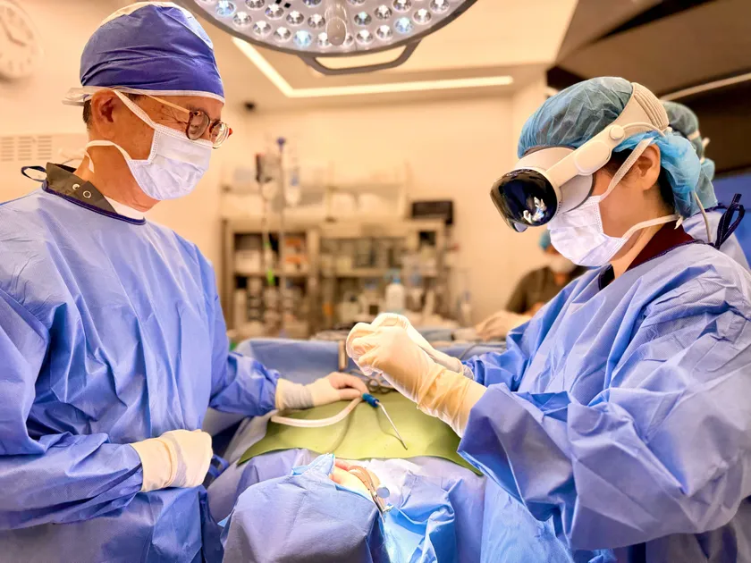 XRゴーグルを活用し新たな教育を実現