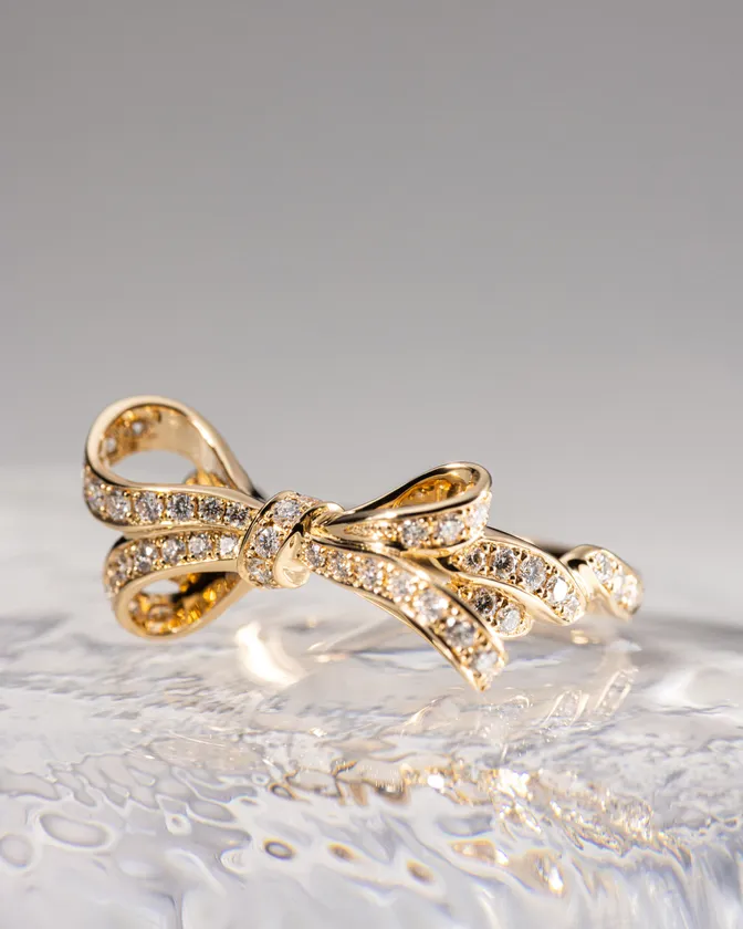 ブランドのアイコン的存在「レガトゥーラ」リング