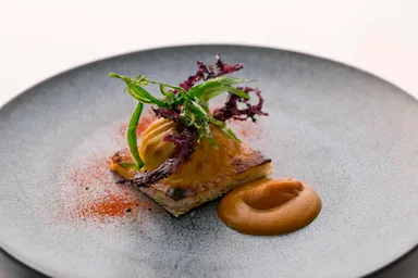 カナダ産 オマール海老のショーソン 雲丹のアメリケーヌソース