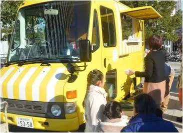 行列のできるキッチンカー