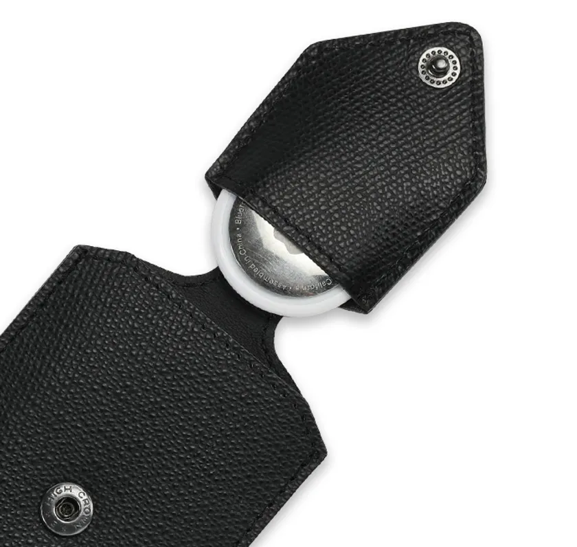 蓋の裏にAirTagポケット