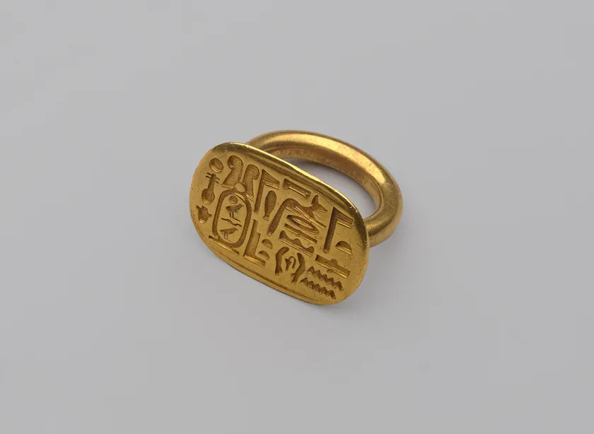 《クフ王の名前が彫られた指輪》前664~前404年 ブルックリン博物館蔵 Photo:Brooklyn Museum