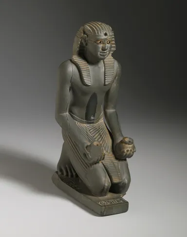 《ひざまずくペピ1世の小像》前2338～前2298年頃　ブルックリン博物館蔵　Photo：Brooklyn Museum