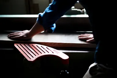 高級家具を手掛ける職人がひとつひとつ製作