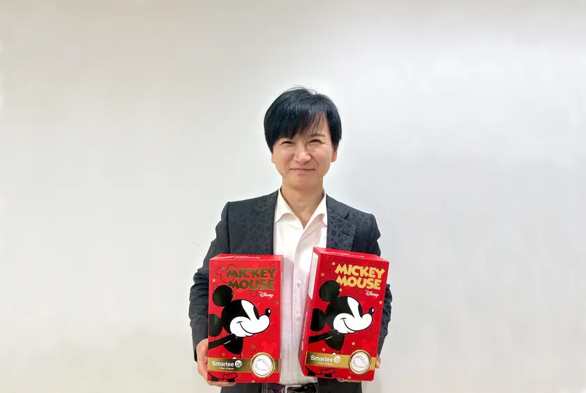 理事長・総院長 松本 正洋とスマーティー矯正