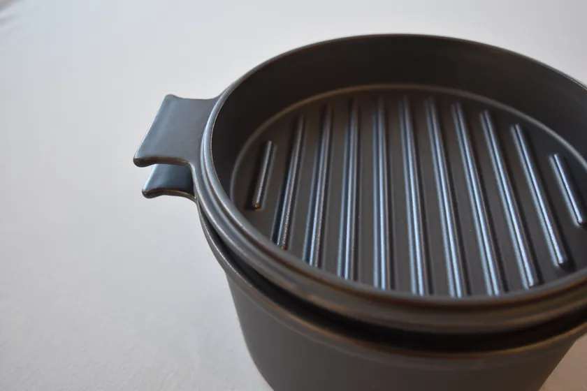 蓋は裏返してグリルやスキレットに