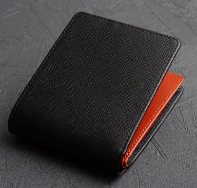 特徴(1)-1：外側(サフィアーノレザー)