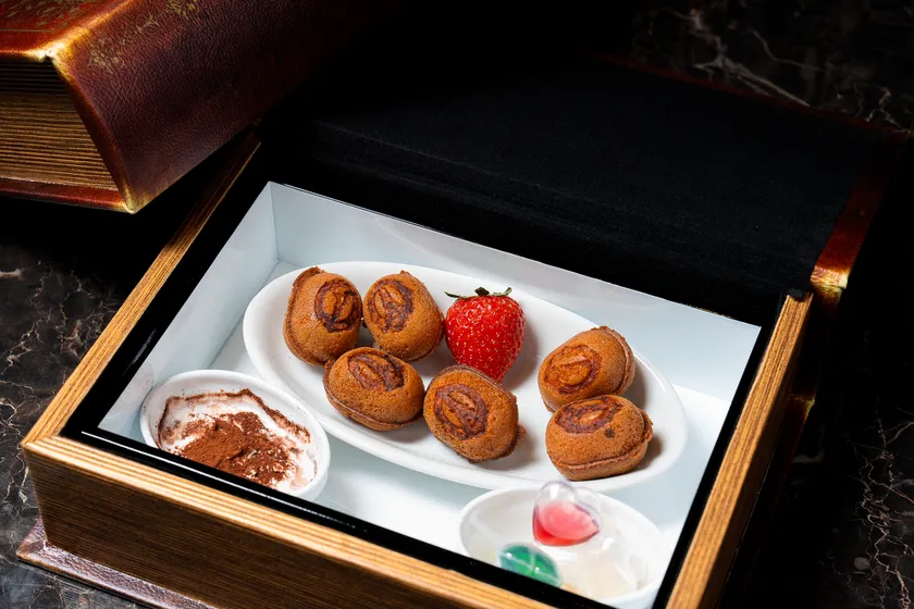 ブローチのベビーカステラ