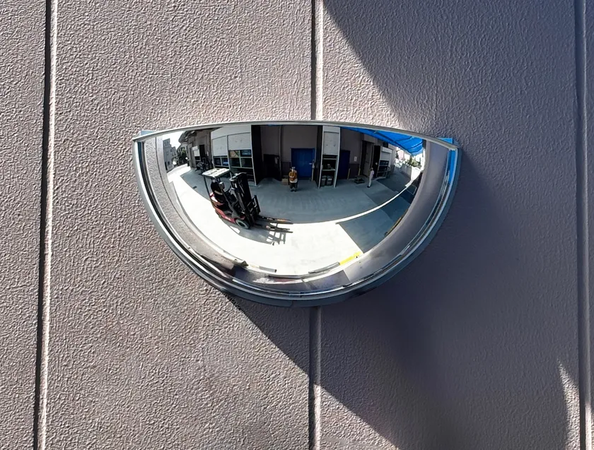 T字路の安全確認をサポート「屋外用ハーフドーム」