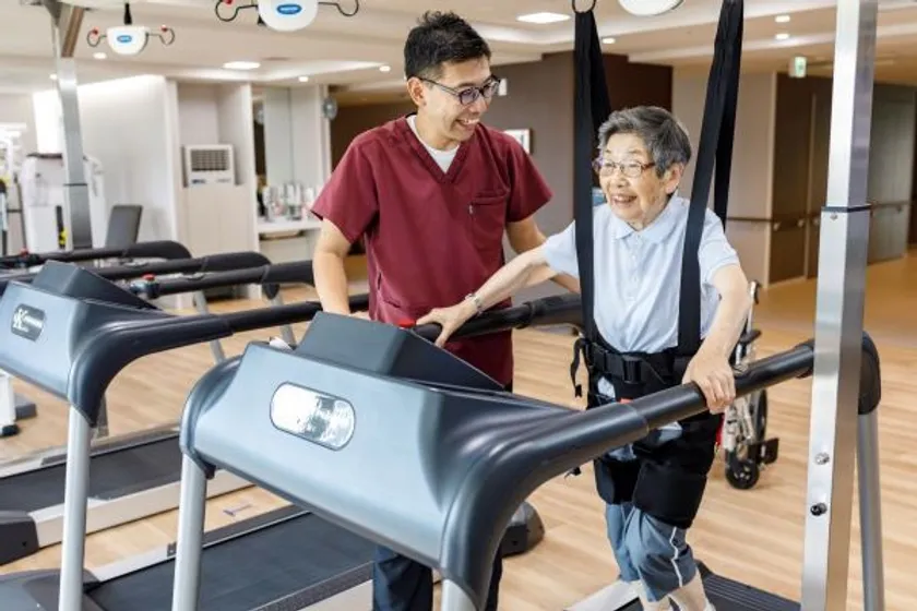 転倒防止装置トレッドミル「Pウォーク」での歩行訓練