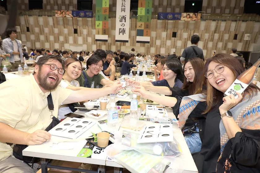 仲間と長岡グルメと日本酒で乾杯!