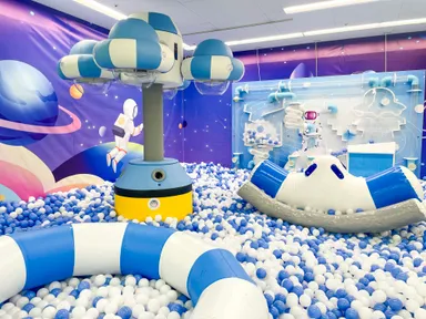 ボールプールには仕掛けが沢山