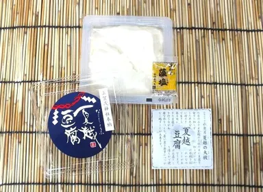 夏越豆腐セット内容　●おぼろ豆腐(240g)　●藻塩(1g)　●説明書(1枚)