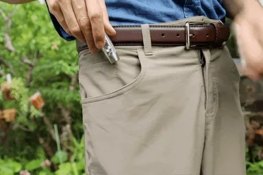 ポケットに余裕で入る大きさ