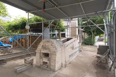 (13)Nadegata Instant Party（中崎透＋山城大督＋野田智子）「ONE CUP STORY」〈開港都市にいがた 水と土の芸術祭2012〉2012年　旧礎保育園(新潟)