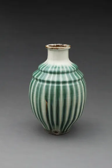 (1)信楽焼「青簾焼酎瓶」19C-20C前半／江戸時代後期-明治時代　当館蔵