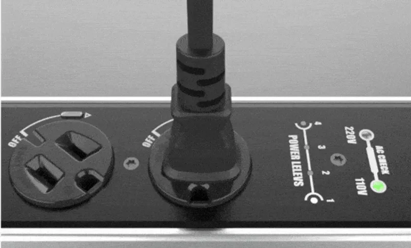 差し込み口がしっかり固定される回転式ロック機能