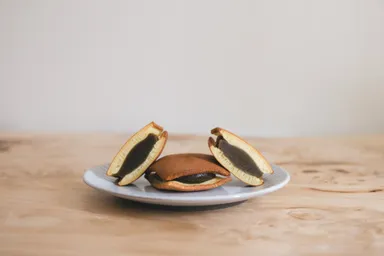 塩の結晶をイメージした四角いどら焼き