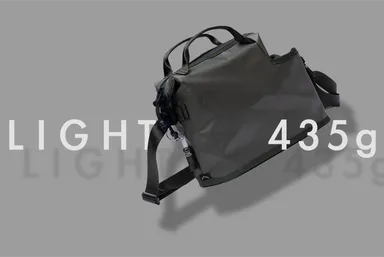 重さはわずか435g。